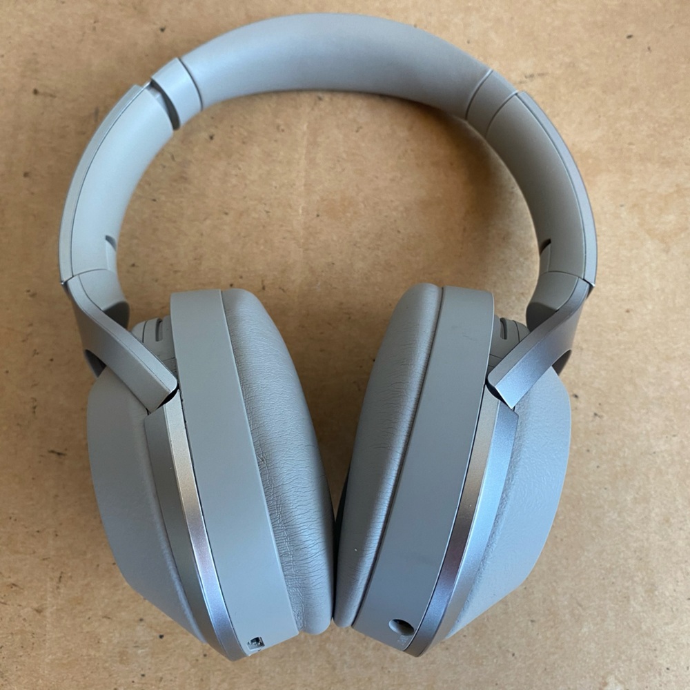 Sony WH-1000XM2 Wireless Headphones - Picture 7 of 9